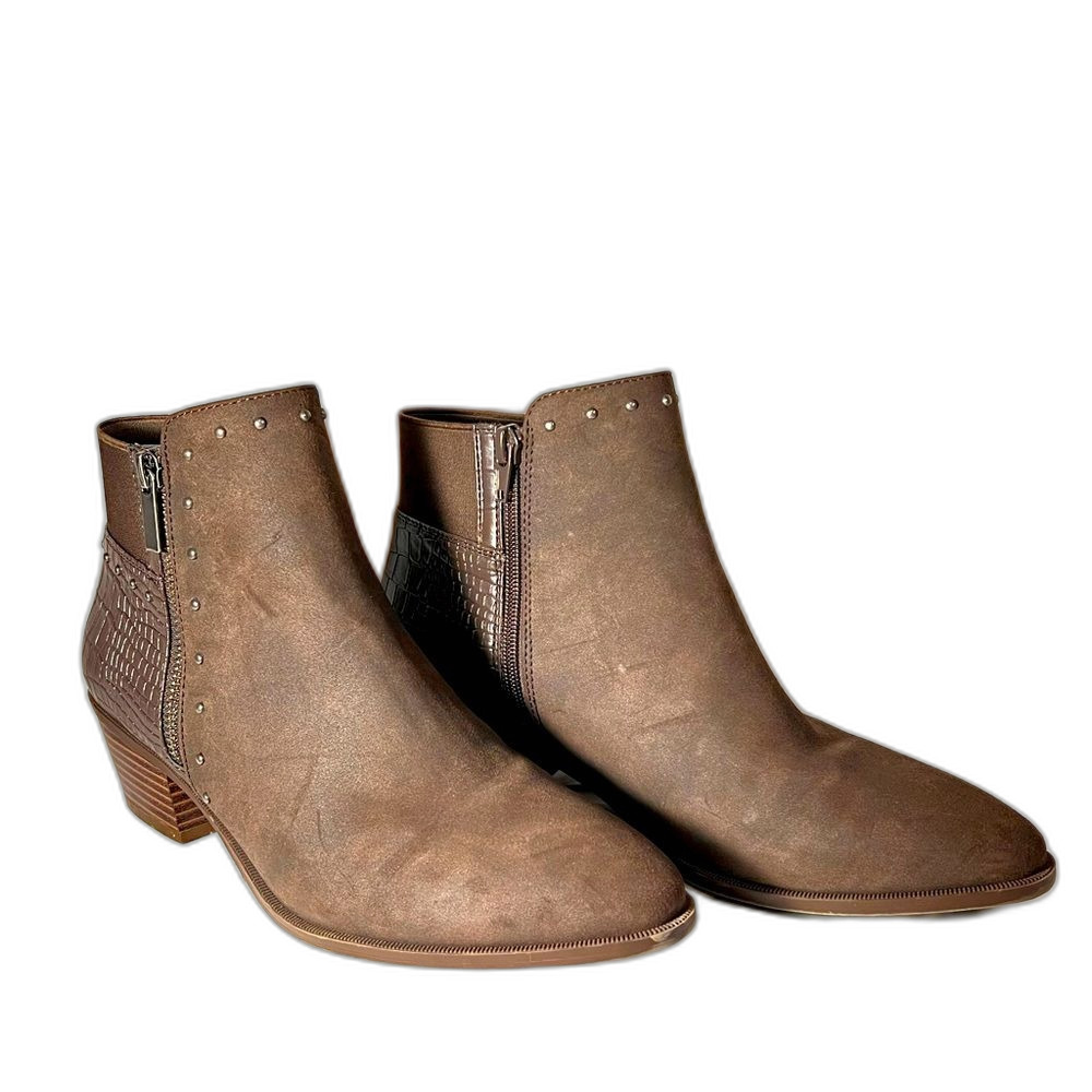 Market & Spruce size 9 ankle booties brown side zip studs 2” heel